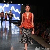 Koleksi Alleira dengan Eksplorasi Batik Jawa, yang mengusung tema Yavadvipa yang bertempat di Ballroom Dharmawangsa Hotel. Jakarta. [Foto: Mohammad Abduh/Wolipop]