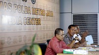 Awi Setiyono mengatakan, proses penyidikan atas pelanggaran disiplin yang dilakukan ketiga oknum tersebut dilaksanakan oleh Satuan Pengamanan Internal (Paminal) Bidang Propam Polda Metro Jaya. Pemberian sanksi terhadap ketiganya diserahkan kepada atasan hukum (ankum) atau pimpinannya.
