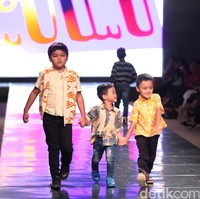 Koleksi Alleira dengan Eksplorasi Batik Jawa, yang mengusung tema Yavadvipa yang bertempat di Ballroom Dharmawangsa Hotel. Jakarta. [Foto: Mohammad Abduh/Wolipop]