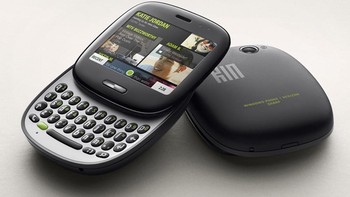 Diluncurkan pada 2010, Microsoft Kin mengusung desain unik dan didesain untuk memudahkan akses ke jejaring sosial. Akan tetapi handset yang diproduksi Sharp ini terbukti sedikit peminatnya dan dimatikan pada 2011. Foto: Istimewa