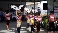 Kesenian tradisional juga memeriahkan peresmian RPTRA Pinang Pulo.