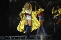 Adele vs Beyonce, Mana Lebih Dominan di Grammy Awards 2017?