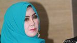Amy Qanita dan Cincin Berlian di Kedua Tangannya