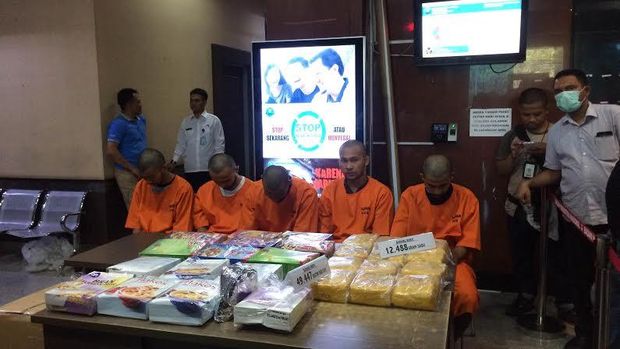 Lima gembong narkoba asal Malaysia yang diamankan. (Foto: Bisma/detikcom)