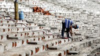 Proses renovasi yang sedang berlangsung adalah tahap pembongkaran kursi tribun dan soil test.