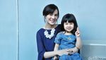 Gemas! Lucunya Astrid Tiar dan Putrinya