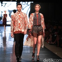 Koleksi Alleira dengan Eksplorasi Batik Jawa, yang mengusung tema Yavadvipa yang bertempat di Ballroom Dharmawangsa Hotel. Jakarta. [Foto: Mohammad Abduh/Wolipop]