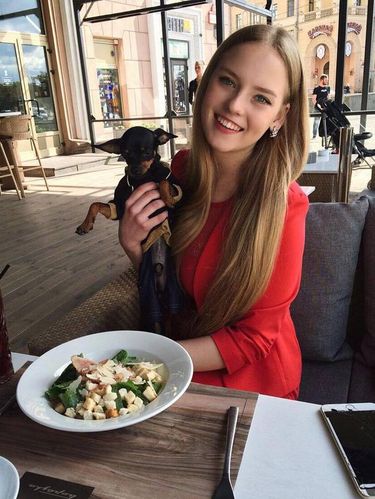 Foto: Guru Matematika Cantik Oksana Neveselaya yang Populer di Internet