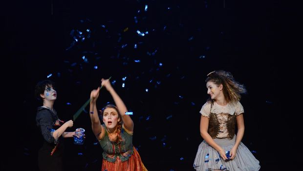 Pentas The Human Zoo Theatre Company: Perempuan yang Jatuh Cinta pada Bulan