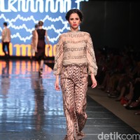 Koleksi Alleira dengan Eksplorasi Batik Jawa, yang mengusung tema Yavadvipa yang bertempat di Ballroom Dharmawangsa Hotel. Jakarta. [Foto: Mohammad Abduh/Wolipop]