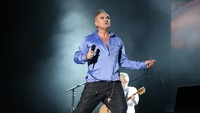 Sebagai pencinta tanaman, Morrissey meminta pohon sapling yang tingginya minimal 4 kaki tapi tidak melebihi 6 kaki dan tidak ada makanan daging di area konser. Foto: Dok. Kios Play