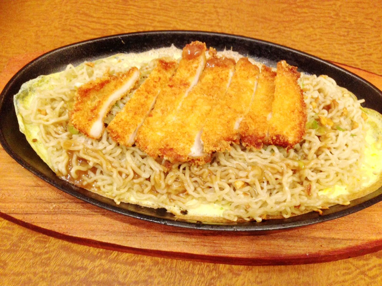 <i>Tori-ichi</i>: Nyam! Ada Yakitori dan Mie Hotplate Bertopping Chicken Katsu