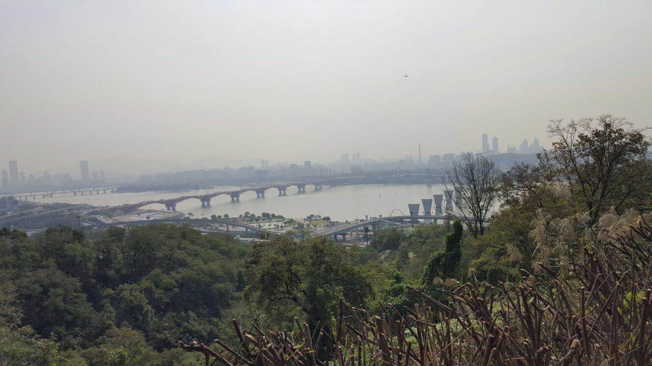 Sungai Han dan Kota Seoul dari Haneul Park