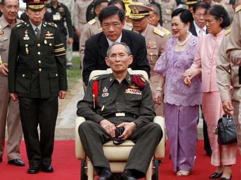 Sirikit, Pianis Cantik yang Setia Dampingi Raja Thailand Hingga Akhir Hayat