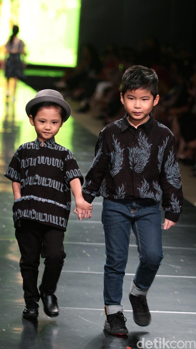 Koleksi Alleira dengan Eksplorasi Batik Jawa, yang mengusung tema Yavadvipa yang bertempat di Ballroom Dharmawangsa Hotel. Jakarta. [Foto: Mohammad Abduh/Wolipop]