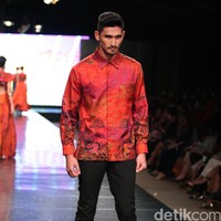 Koleksi Alleira dengan Eksplorasi Batik Jawa, yang mengusung tema Yavadvipa yang bertempat di Ballroom Dharmawangsa Hotel. Jakarta. [Foto: Mohammad Abduh/Wolipop]