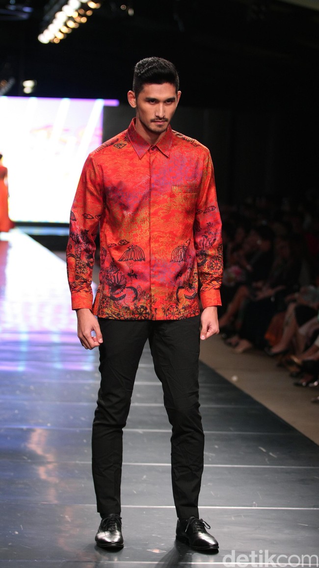 Koleksi Alleira dengan Eksplorasi Batik Jawa, yang mengusung tema Yavadvipa yang bertempat di Ballroom Dharmawangsa Hotel. Jakarta. [Foto: Mohammad Abduh/Wolipop]