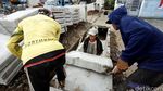 Perbaikan Saluran Air di Jalan Raya Ragunan