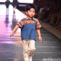 Koleksi Alleira dengan Eksplorasi Batik Jawa, yang mengusung tema Yavadvipa yang bertempat di Ballroom Dharmawangsa Hotel. Jakarta. [Foto: Mohammad Abduh/Wolipop]