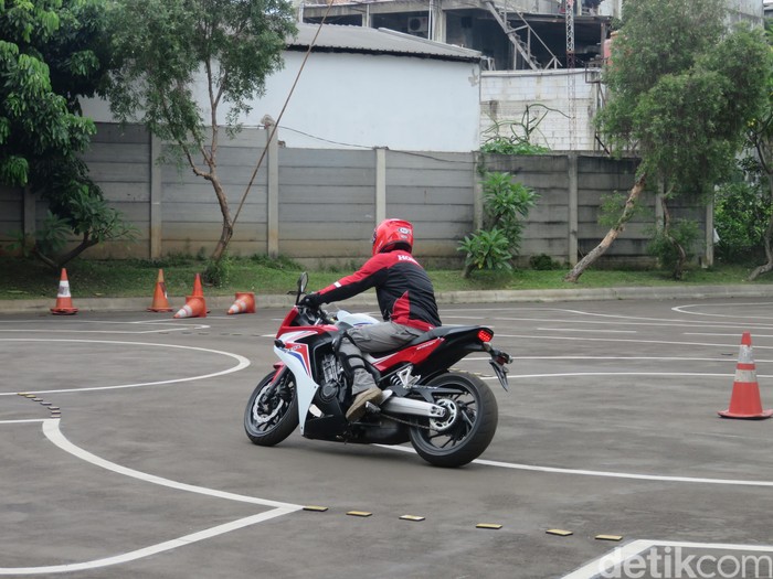 Pentingnya Perlengkapan Bersepeda Motor