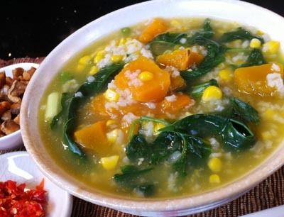 Hangat dan Bergizi, Seporsi Bubur Tinutuan dari Manado