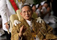 Raja Bhumibol Adulyadej di usia senja (Damir Sagolj/Reuters)