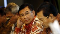 Direktur Utama BNI Achmad Baiquni, bersama Direktur Kepatuhan & Resiko Perusahaan Imam B Sarjito, Direktur Bisnis Menengah Iwan Putrama, Direktur Keuangan BNI Rico Rizal Budidarmo, Wakil Direktur Utama BNI Suprajarto, Direktur Konsumer & retail Anggoro Eko Cahyo, Direktur Perencanaan Dan Operasional Bob T Ananta, saat paparan kinerja Bank BNI, di Jakarta, Kamis (13/10/2016).