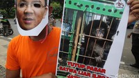 Pendemo membubarkan diri setelah sekitar 40 menit berorasi dan menyampaikan pendapatnya.