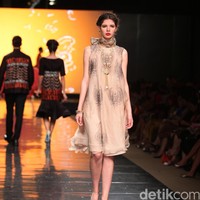 Koleksi Alleira dengan Eksplorasi Batik Jawa, yang mengusung tema Yavadvipa yang bertempat di Ballroom Dharmawangsa Hotel. Jakarta. [Foto: Mohammad Abduh/Wolipop]