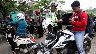 Tim Gabungan Razia Pajak Kendaraan di Depok
