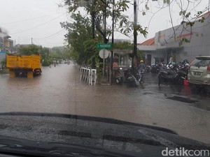 Pintu Air di Kawasan Petekan Akan Dibangun, Ini Penjelasan Risma