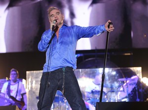 Berdendang di Konser Morrissey dengan Lagu Uniknya