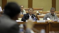 Komisi VII DPR RI rapat dengan PLN dan Kementerian ESDM.