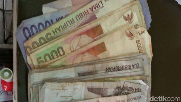 Para Pemalak Angkot di Palembang Ditangkap dan Disuruh Nyanyi Padamu Negeri