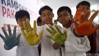 Siswa-siswi SDN 07 Pagi Petamburan, Tanah Abang, Jakarta Pusat, mengikuti acara kampanye dan edukasi Hari Cuci Tangan pakai Sabun Sedunia, Jumat (14/10/2016).
