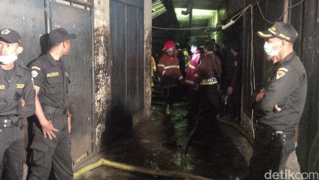 Puluhan Kios di Pasar Comboran, Malang Terbakar