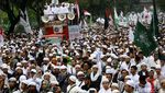 Lautan Massa Bela Islam di Depan Balai Kota