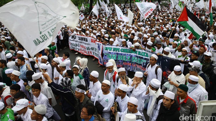 FUI: Hari Coblosan, Subuh Berjemaah di Masjid Masing-masing