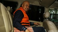 I Putu Sudiartana meninggalkan gedung KPK.