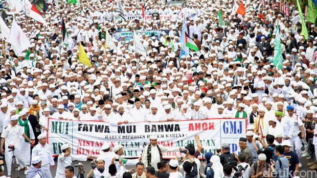 Penampakan Lautan Massa Pendemo Ahok di Medan Merdeka Timur