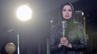 Aktris berusia 28 tahun itu  mengaku nervous saat hendak menyanyi. Pool/Noel/detikFoto.