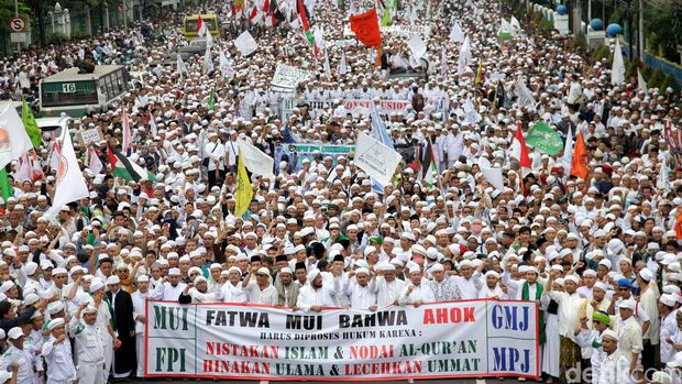 Penampakan Lautan Massa Pendemo Ahok di Medan Merdeka Timur