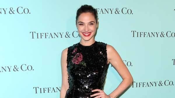 Cantiknya Gal Gadot hingga Kate Hudson Cantiknya Gal Gadot hingga Kate Hudson
