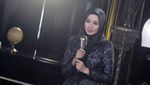 Laudya Cynthia Bella Tampil Cantik Serba Hitam