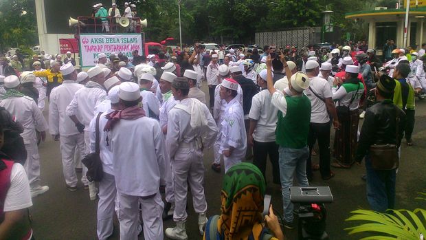 Massa di Masjid Istiqlal/ Haris detikcom
