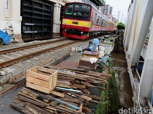 Ada Perbaikan Listrik, KRL Lintas Manggarai-Klender Tak Bisa Dilalui