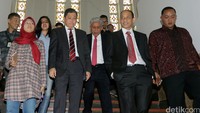 Ignasius Jonan dan Arcandra Tahar saat tiba di kantor Kementerian ESDM.