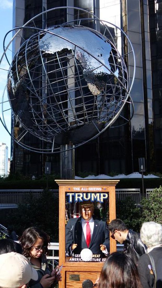 Boneka Peramal Trump Muncul di New York, 'Sindir' Masa Depan AS