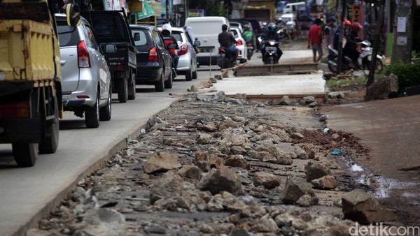 Ada Pengecoran, Lalin Jalan Buaran Tangsel Macet