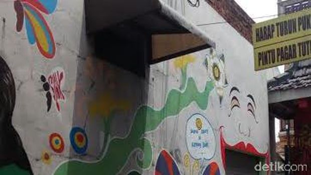 Kampung Eks Lokalisasi Dolly dan Jarak Berwarna